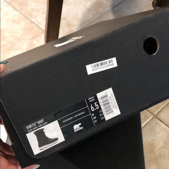 Sorel Winter Boots - Picture 6 of 6